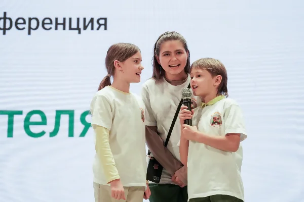 Дети на сцене